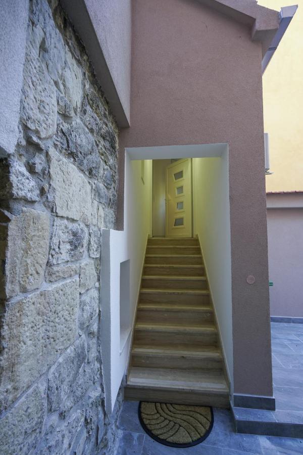 Apartment Ispod Ure Sinj Exterior photo